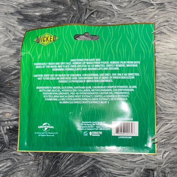 Wicked Makeup Set with Eye Shimmer and Lip Gloss-Green Witch - Picture 4 of 12